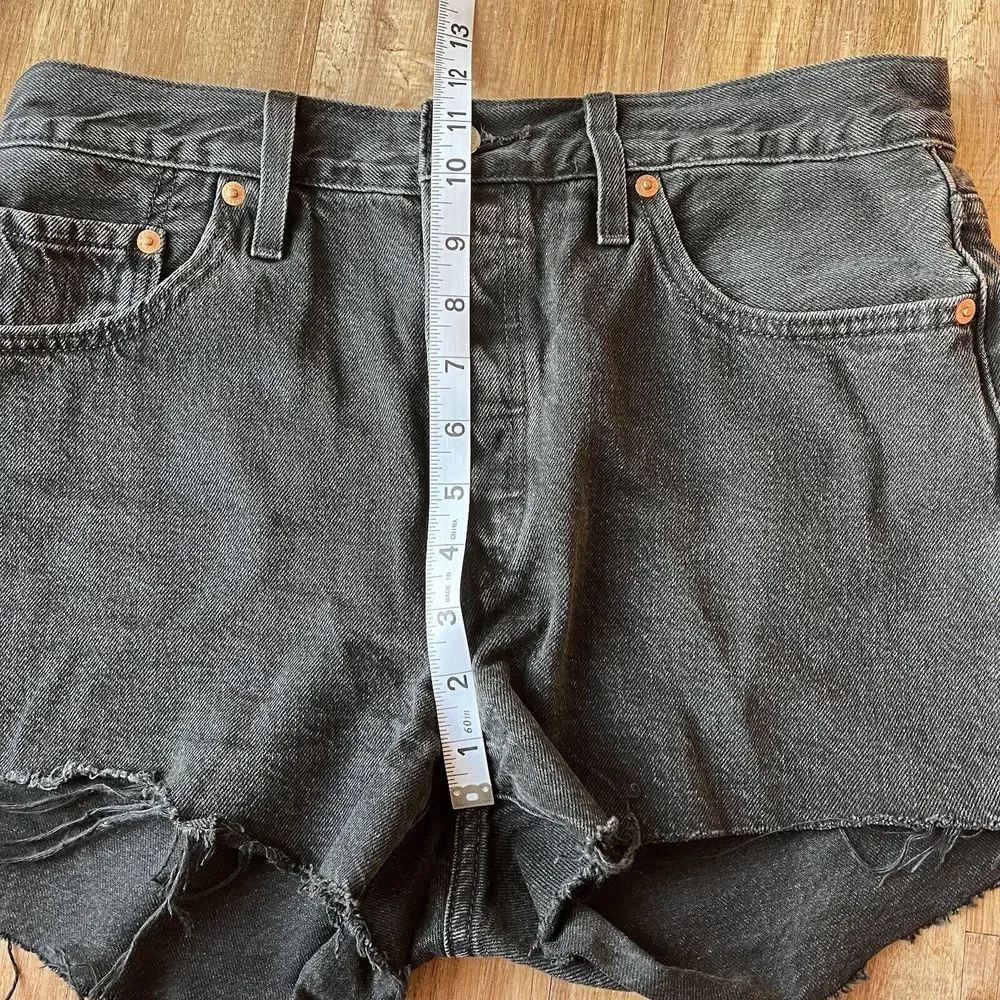 Levi's 501 Button‎ Fly Black Denim Jean Shorts Women's 27 Distressed Raw Hem